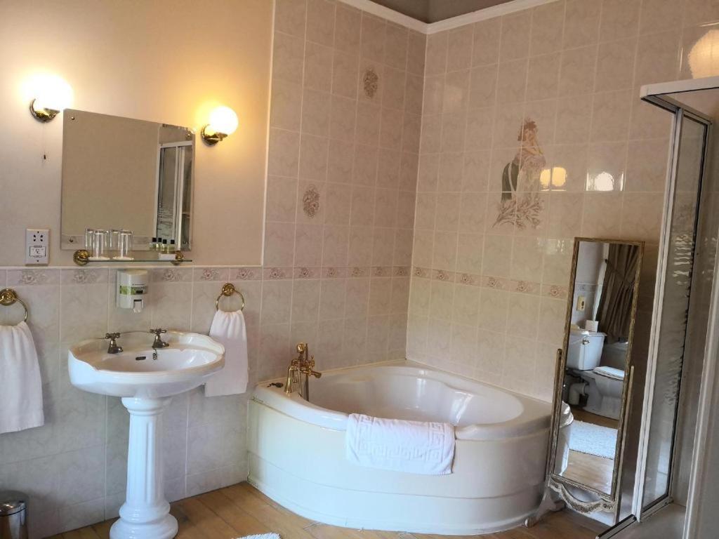 Oyo Dunmar House Hotel ألوا المظهر الخارجي الصورة